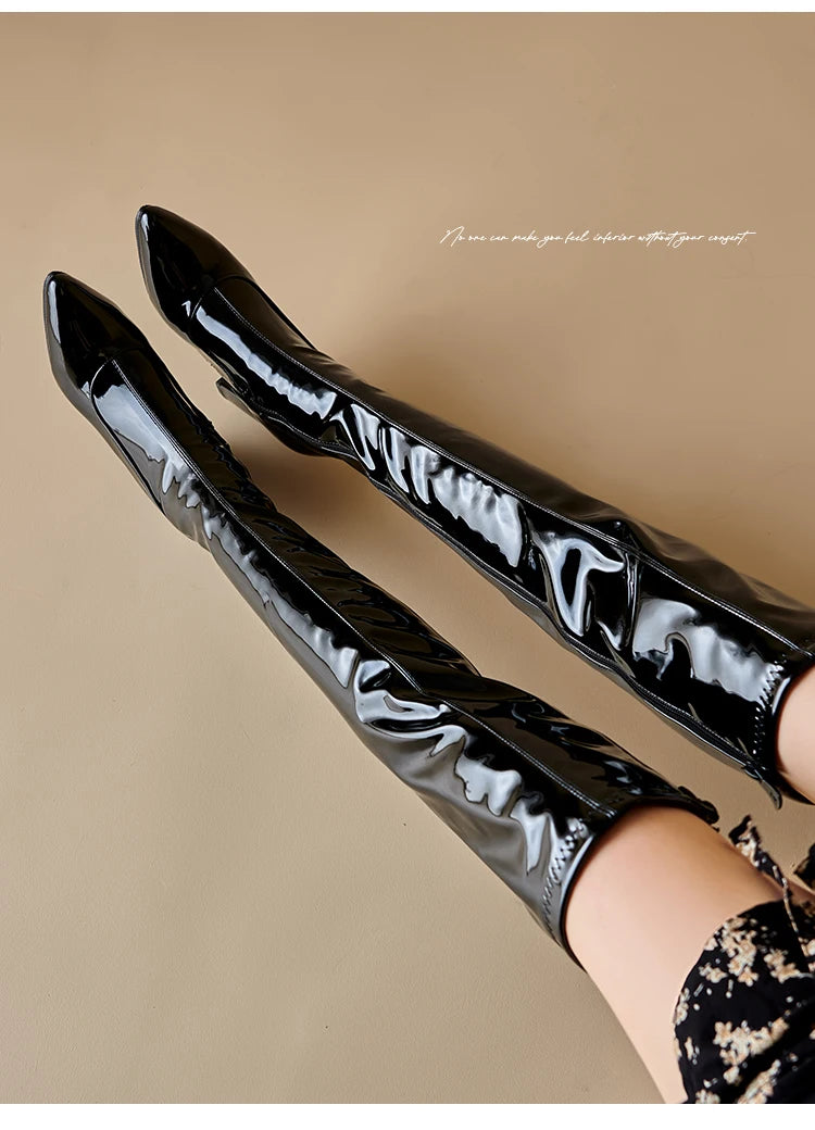 Plus Size glattes Lack leder spitze Zehen ultra hohe dicke Ferse Reiß verschluss lange Stiefel Plüsch futter über den kniehohen Stiefeln