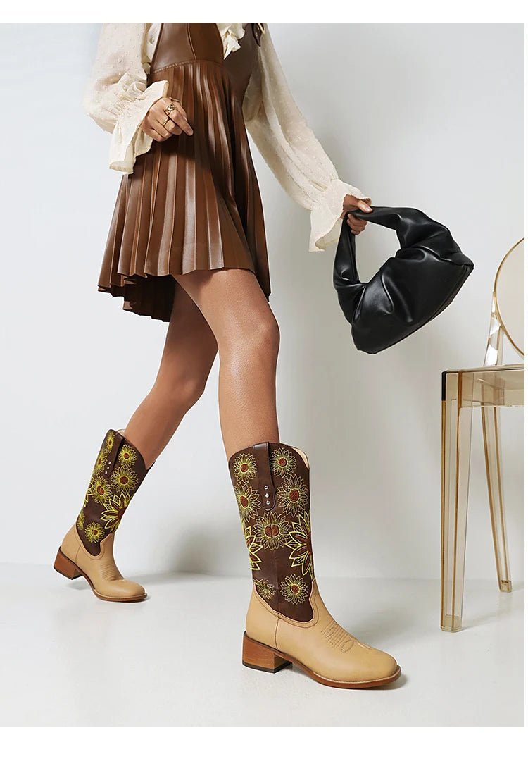 2024 Plus Size ethnische Stickerei Blume Frauen Western Stiefel quadratischen Kopf dicken Absatz Plüsch innere Farbe Kontrast Mitte Wade Stiefel - Blockshop.store