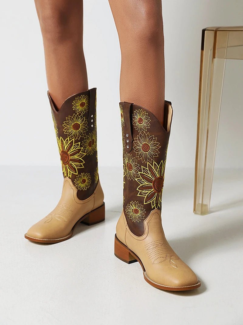 2024 Plus Size ethnische Stickerei Blume Frauen Western Stiefel quadratischen Kopf dicken Absatz Plüsch innere Farbe Kontrast Mitte Wade Stiefel - Blockshop.store