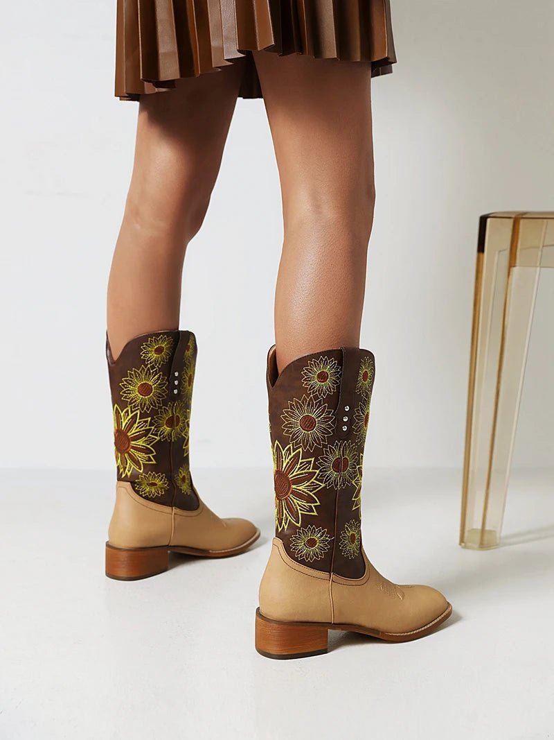 2024 Plus Size ethnische Stickerei Blume Frauen Western Stiefel quadratischen Kopf dicken Absatz Plüsch innere Farbe Kontrast Mitte Wade Stiefel - Blockshop.store