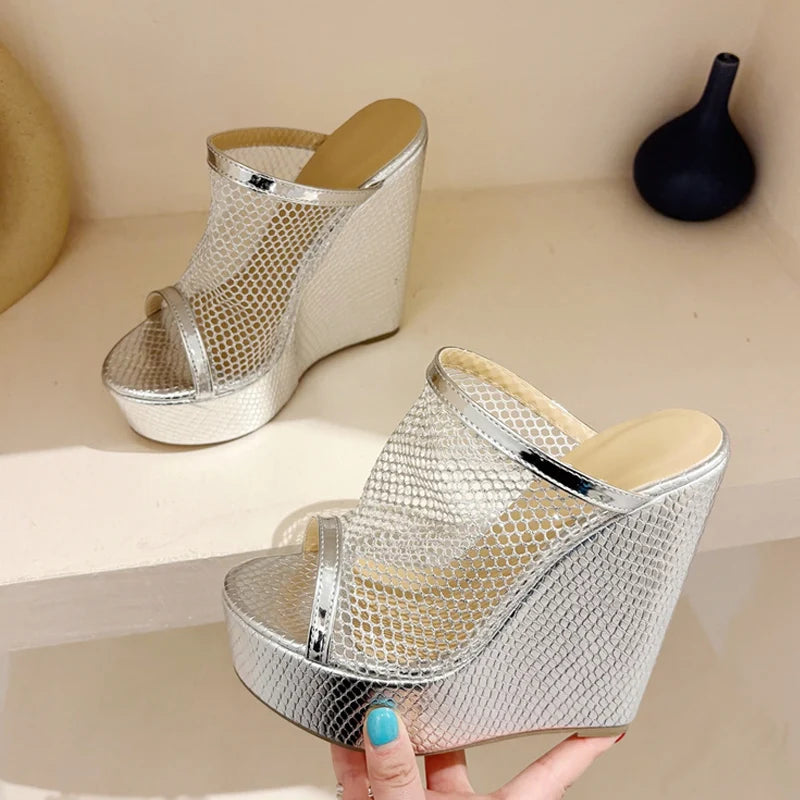 Liyke Sommer atmungsaktive Mesh Damen 14cm Keile Hausschuhe Mode Open Toe Gold Silber High Heels Plateaus andalen Damenschuhe