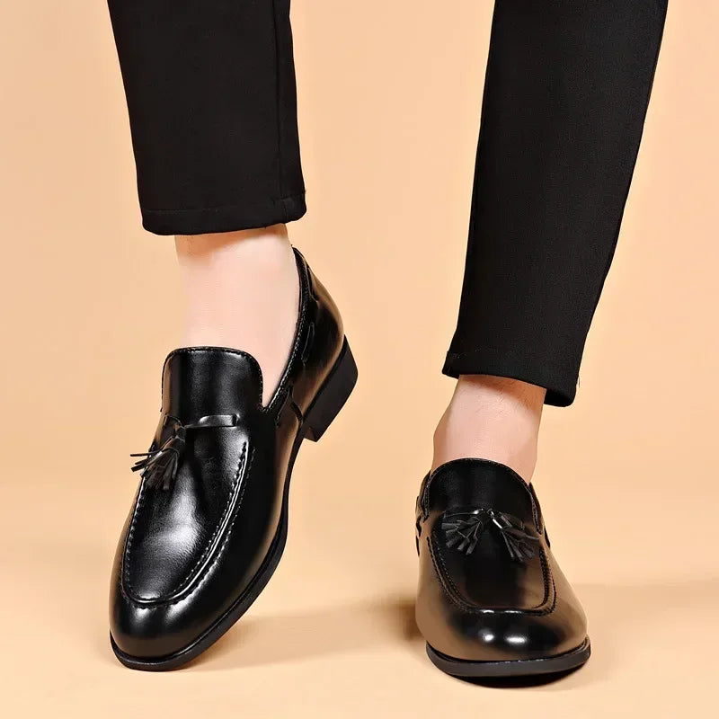 Designer-Stil Kleider schuhe für Männer brandneue Business-Freizeit schuhe Slip on Lederschuhe plus Größe für Männer Hochzeits feier Schuhe