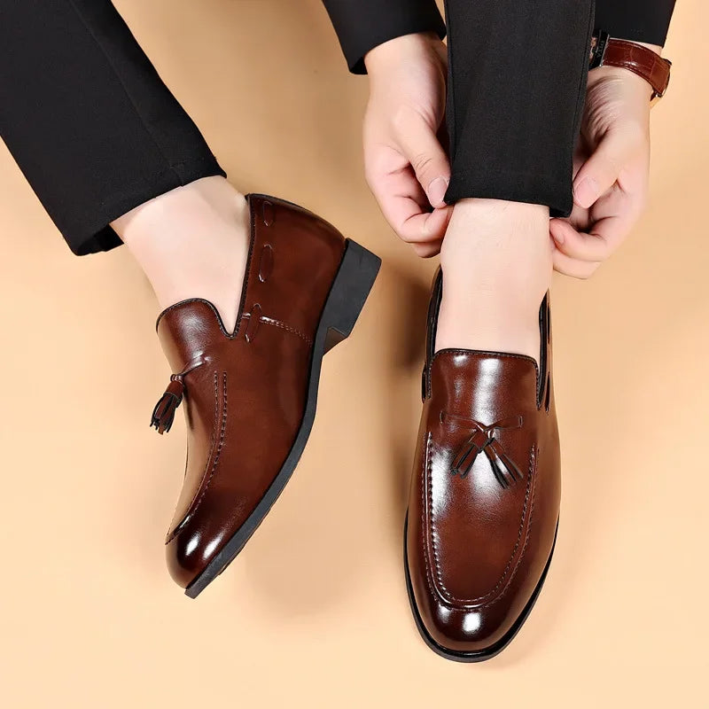 Designer-Stil Kleider schuhe für Männer brandneue Business-Freizeit schuhe Slip on Lederschuhe plus Größe für Männer Hochzeits feier Schuhe