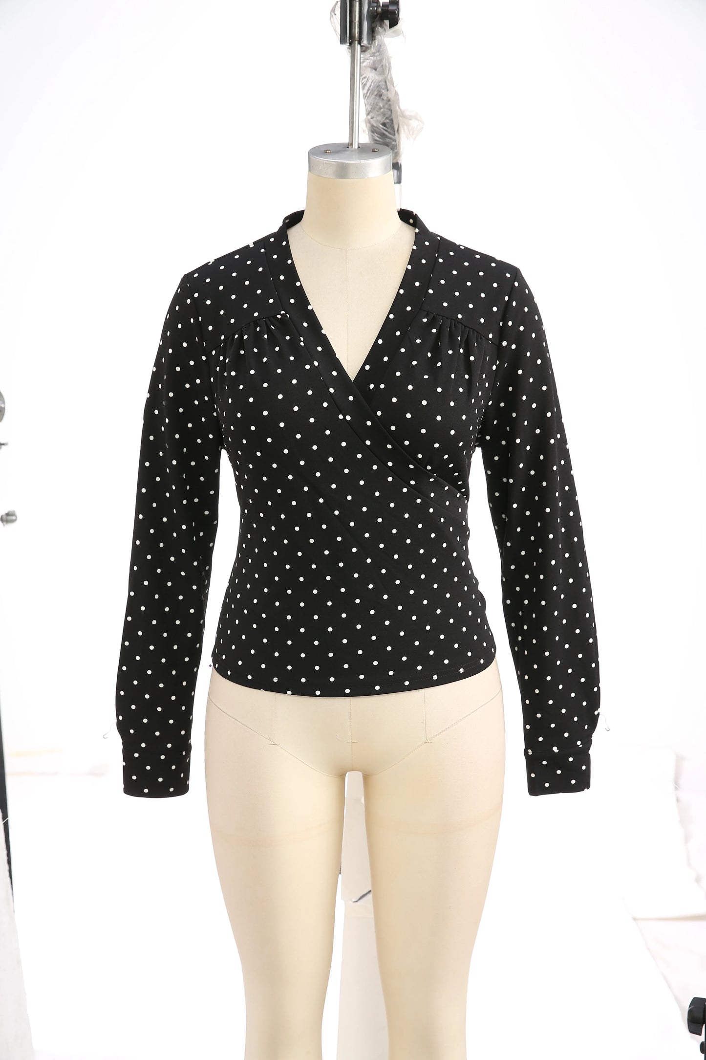 Ros gal plus Größe Gothic Polka Dot geraffte Bluse Frauen Frühling Herbst lange Ärmel V-Ausschnitt zurück Bowknot Tops neue schwarze T-Shirts