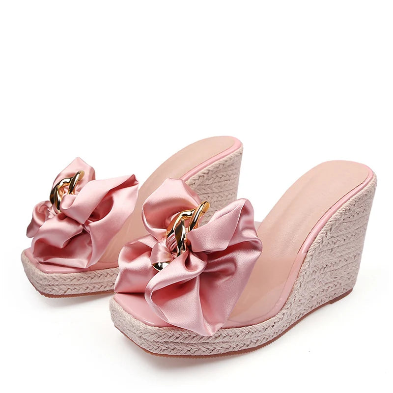 Liyke neue Keile Hausschuhe für Frauen Sommer Mode rosa Schmetterling-Knoten Designer Sandalen Plattform Absätze Größe 46 Damenschuhe