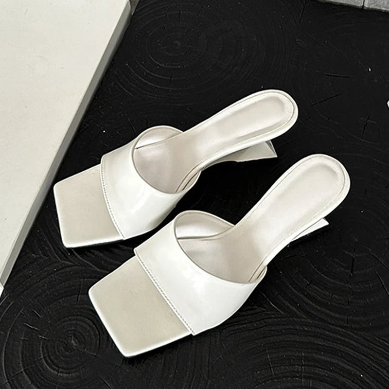 Liyke 2024 neue weiße rosa seltsame Keile Hausschuhe Frauen Breitband High Heels Schuhe bequeme Pu Leder Slides Sandalen Pumps