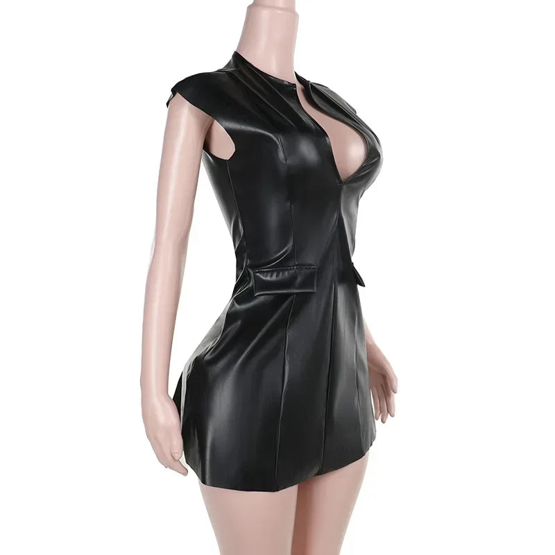 Kunstleder Fliegen ärmel Frauen Mini kleider sexy hohle Brust aus Stretch Pu Lady schlanke Flare A-Linie Kleid Party Nachtclub benutzer definierte