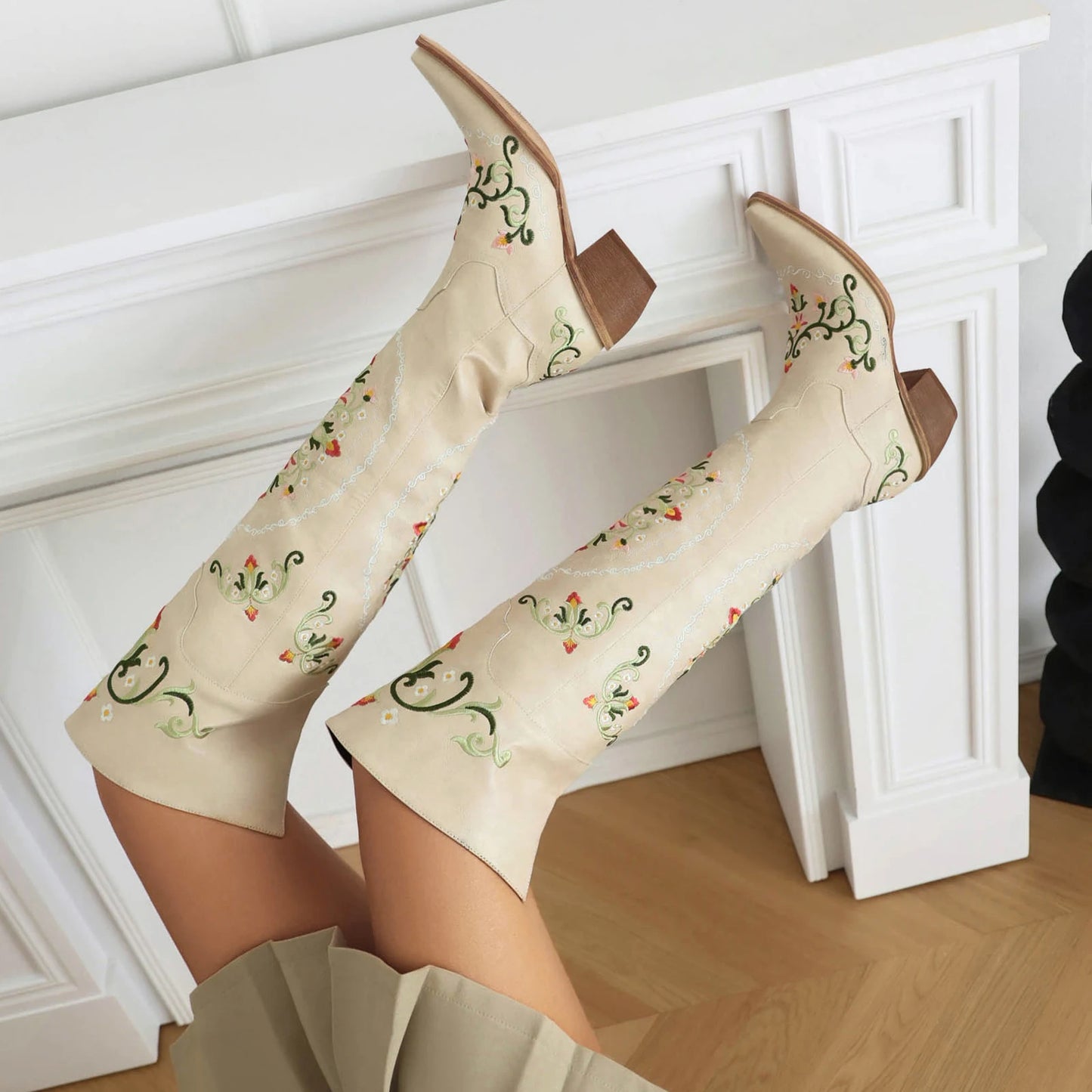 Kleine quadratische Zehen Holzmaserung dicke Ferse Stickerei Blumen ethnische Frauen über dem Knie Stiefel Plüsch Futter Winter lange Stiefel