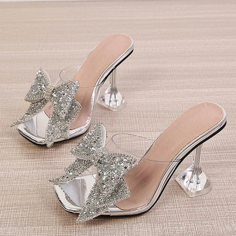 Liyke 2024 neue transparente Hausschuhe für Frauen Mode Silber Kristall Bowknot High Heels weibliche Panto letten rutscht Sommers andalen Schuhe