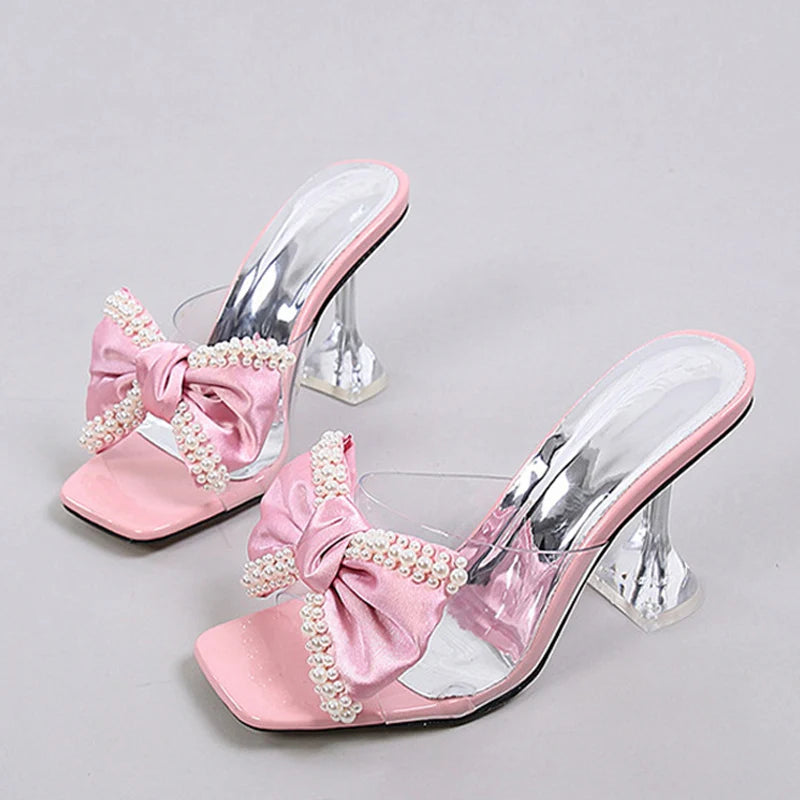 Liyke 2024 neuen Stil rosa Frauen Hausschuhe Sandalen Mode Perle Bowknot High Heels PVC transparente Schuhe Sommer Maultier Slides Pumps