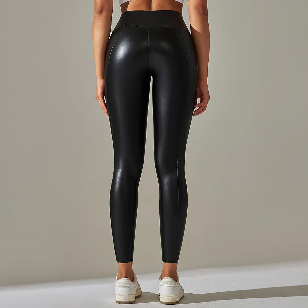 Frauen PU Leder Leggings Sexy Hohe Taille Elastische Dünne Fitness Hosen Schwarz Plus Größe Leder Leggins für Frauen Kostenloser Versand