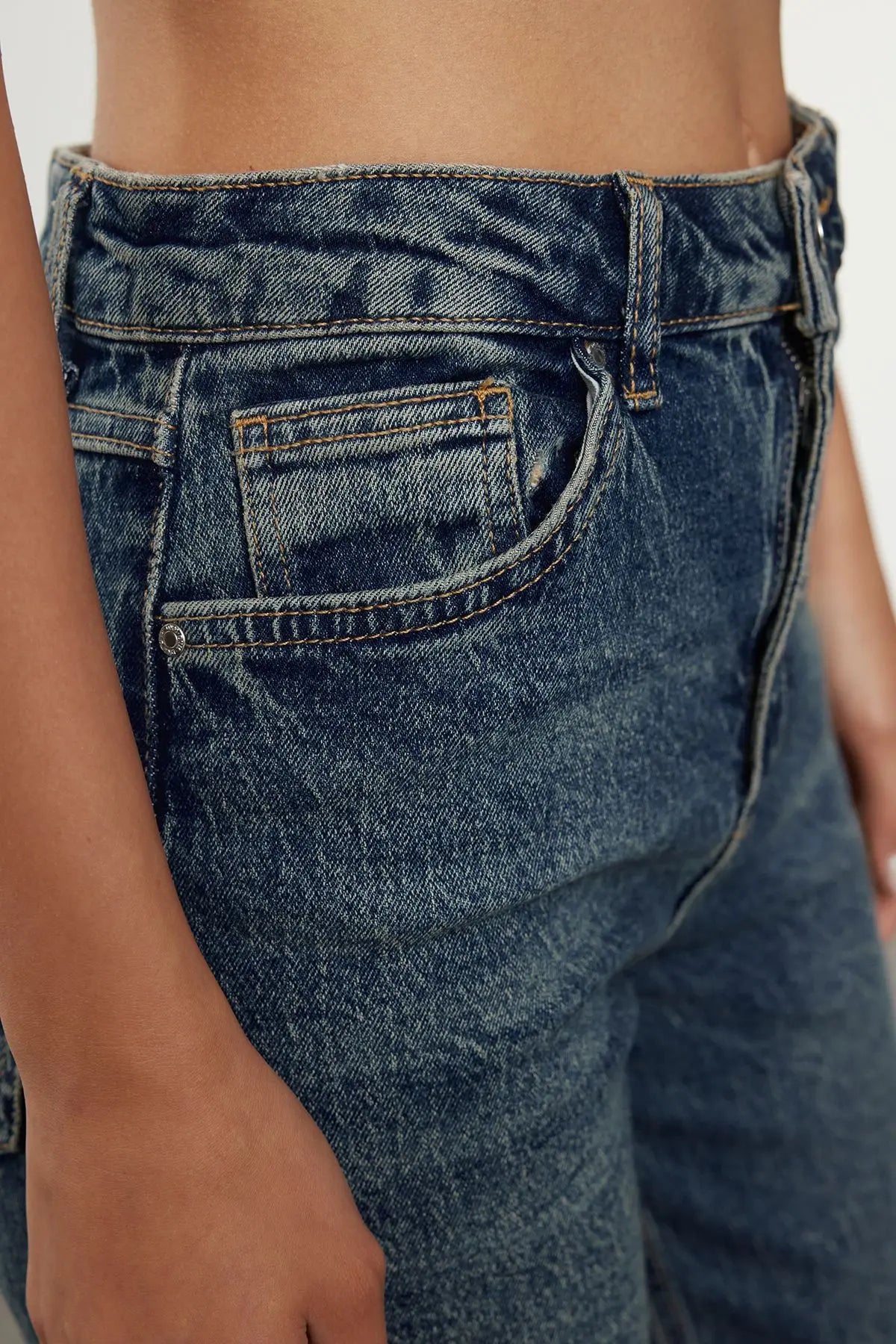 Trendyol TYZA Damen-Jeans, einfarbig, ohne Gürtel, Denim, ohne Taschen, gerades Bein, lässige Jeans, Freizeithose, Denim-Shorts