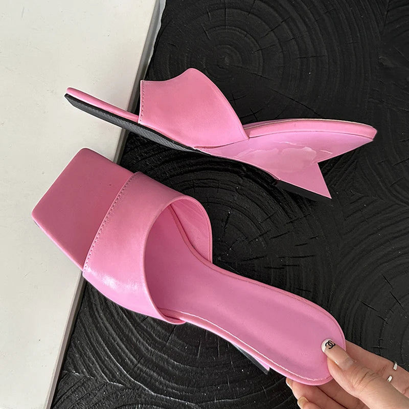 Liyke 2024 neue weiße rosa seltsame Keile Hausschuhe Frauen Breitband High Heels Schuhe bequeme Pu Leder Slides Sandalen Pumps