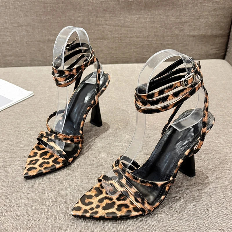 Liyke 2024 neue sexy Sandalen mit Leoparden muster Frauen Sommer spitz offene Zehen Schnalle Riemen Gladiator High Heels Party kleid Schuhe