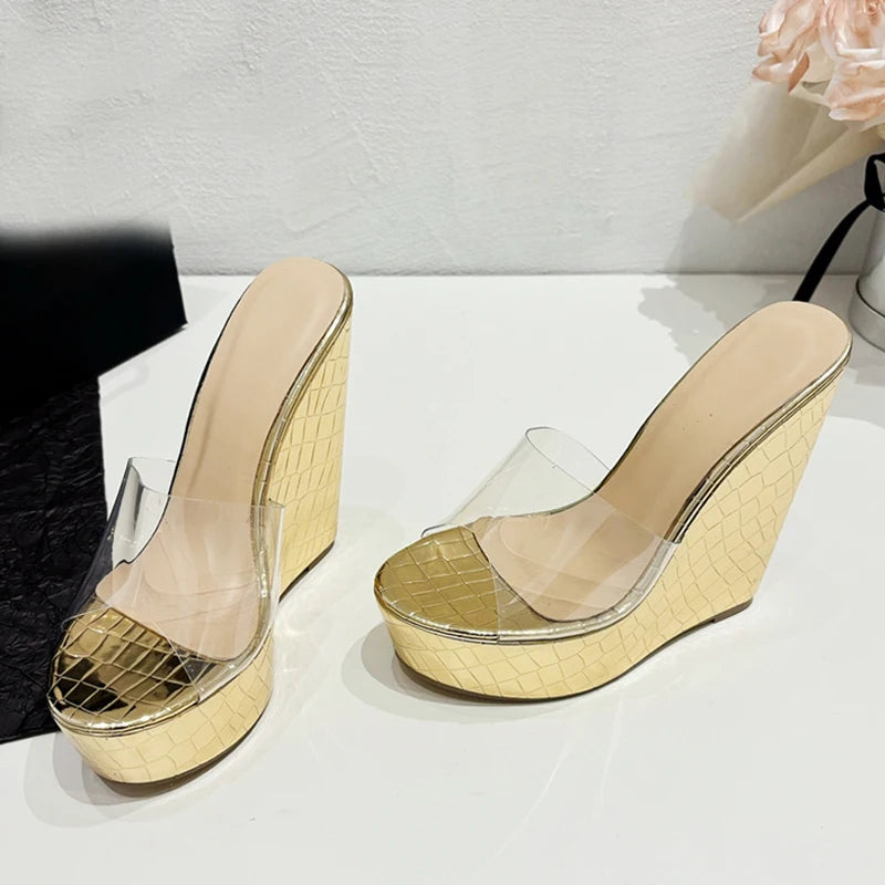 Liyke PVC transparente Schuhe für Frauen Plattform Keile Hausschuhe breites Band runder Kopf offene Zehen Gold High Heels Sommers andalen