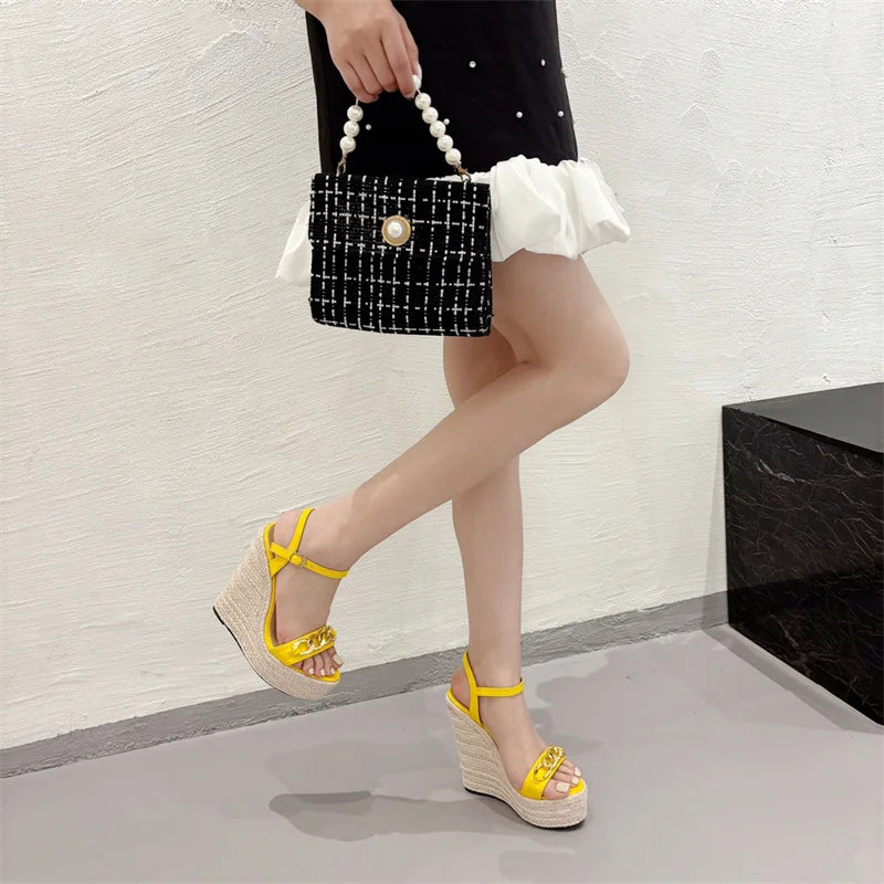 Liyke Modedesign Kette Dekoration offene Zehen Keile Sandalen Frauen Sommerschuhe Mode Schnalle Riemen Plattform High Heels schwarz